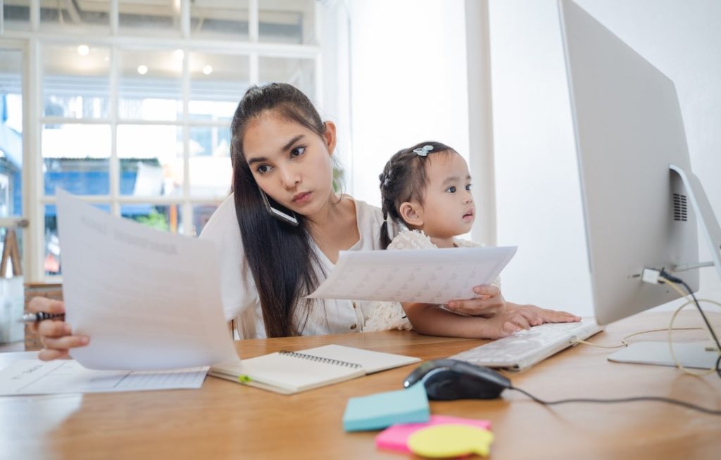 Menjadi teman yang baik 3 langkah sederhana untuk mendukung Ibu yang mungkin mengalami depresi